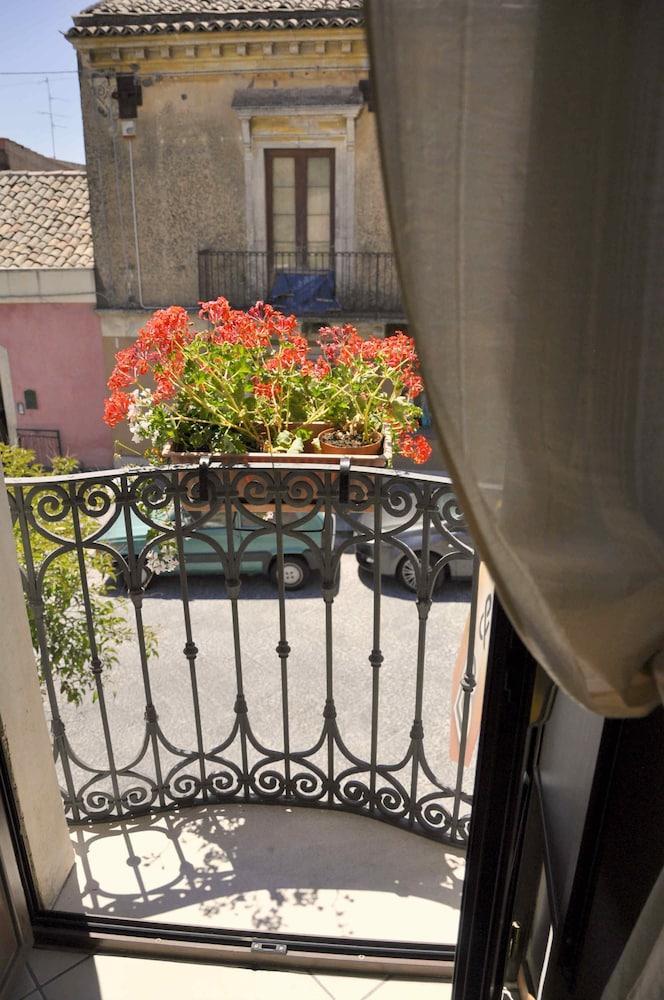 Casa Al Centro Storico Acomodação com café da manhã Nicolosi Exterior foto